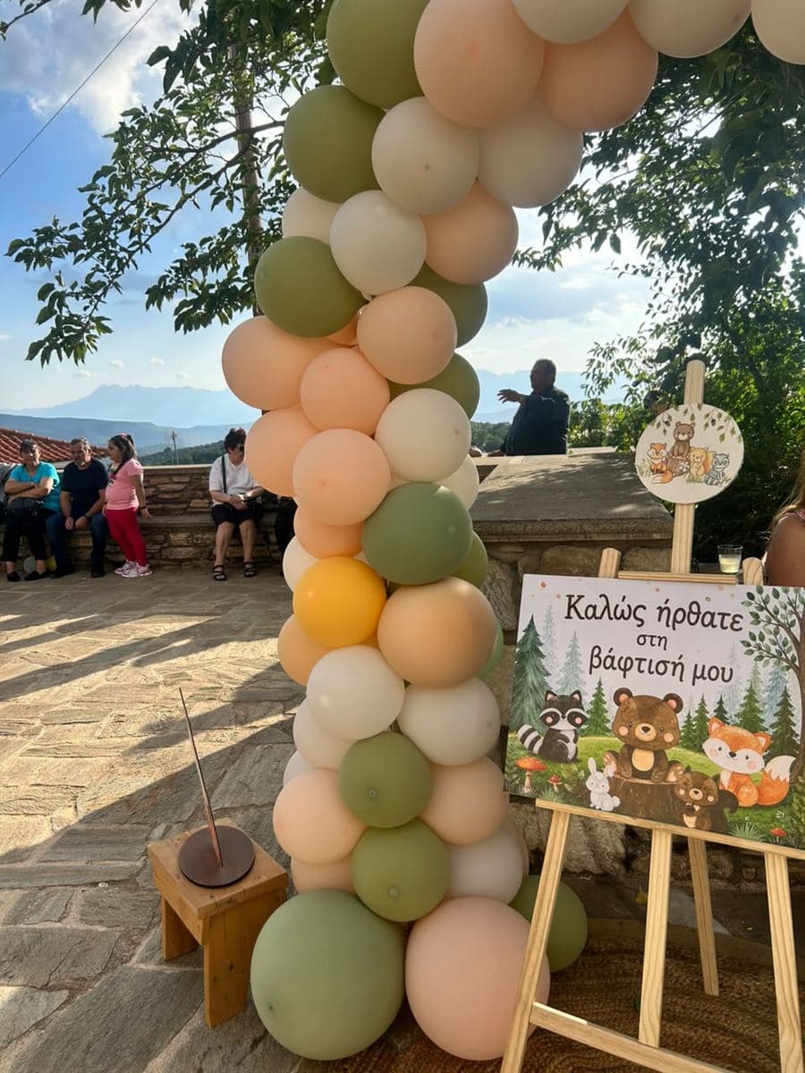 Balloon arch and welcome sign at the christening