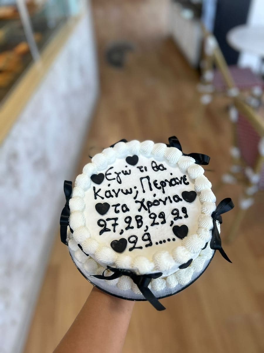 Cake with a handwritten message on white icing